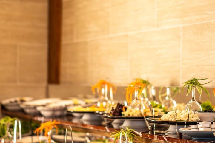 Dining 36 of 48