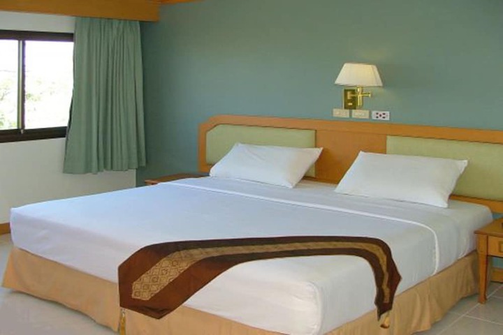 Room 5 of 13