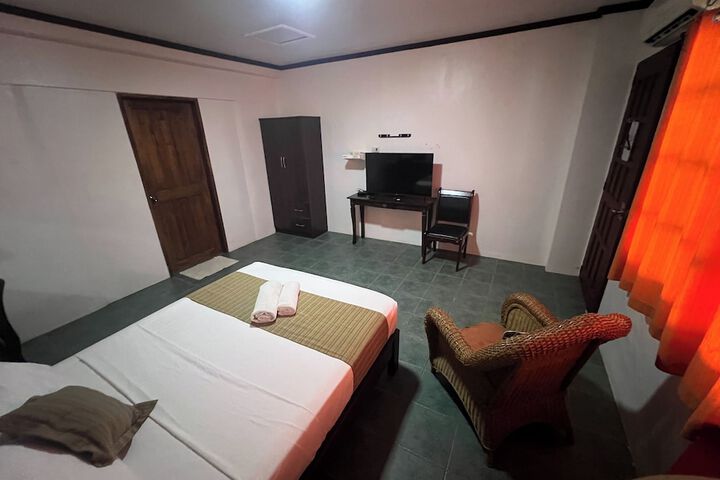 Room 5 of 68