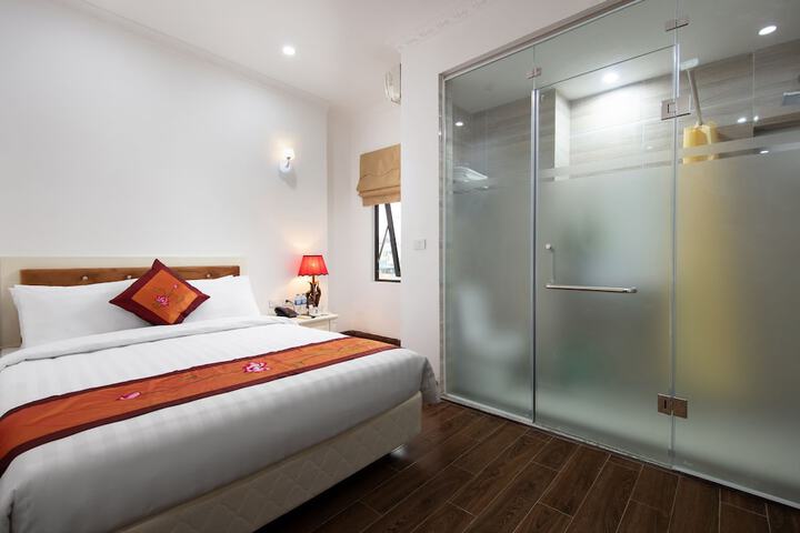 Room 16 of 33