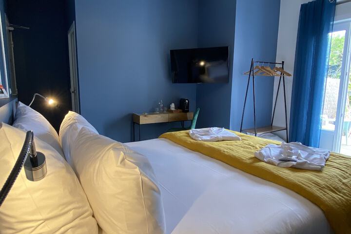 Room 6 of 82