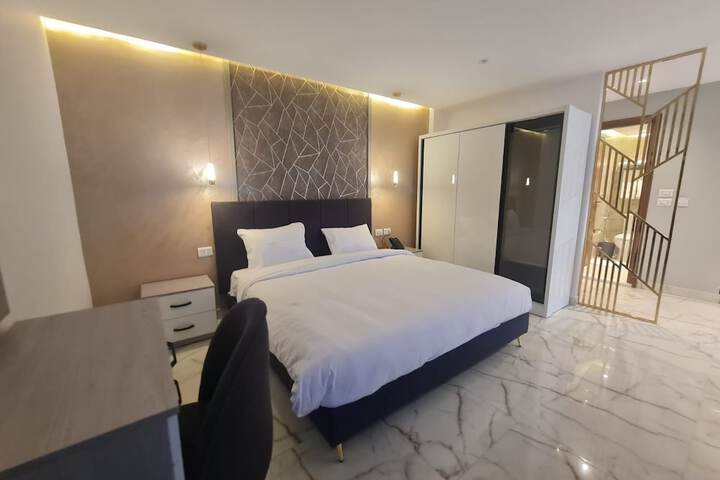 Room 17 of 85