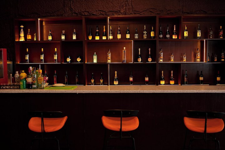 Lounge 51 of 82