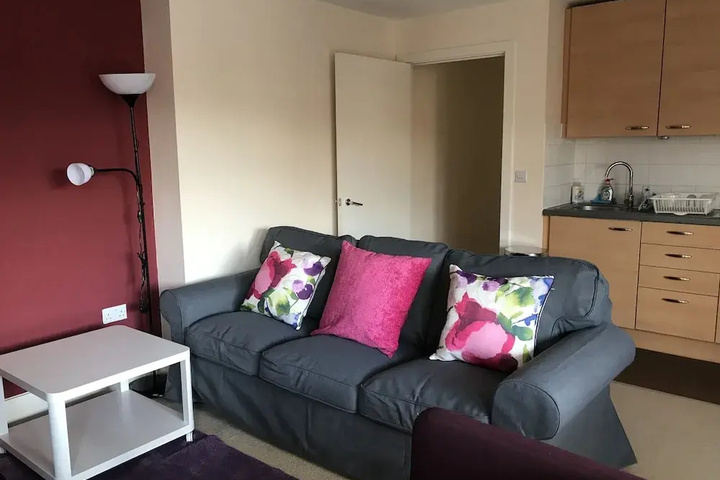 Room 4 of 9