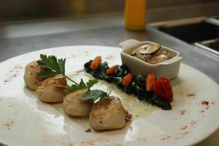 Dining 13 of 27