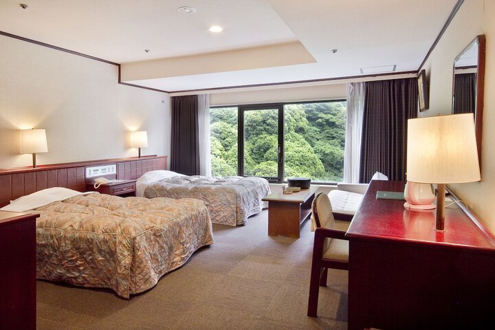 Room 5 of 111