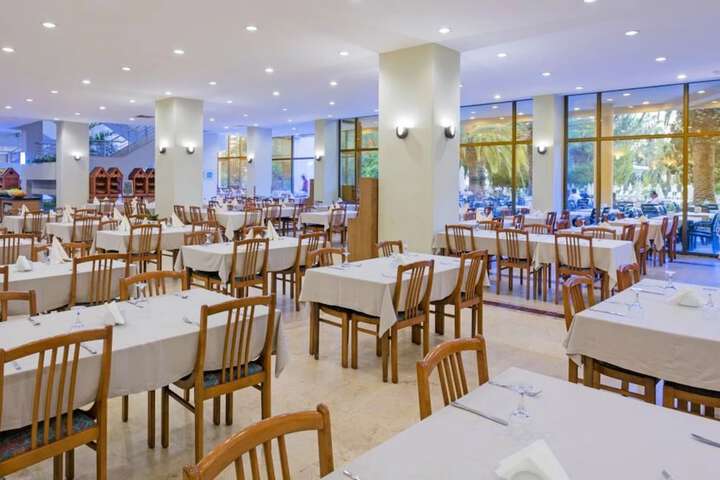 Dining 44 of 62