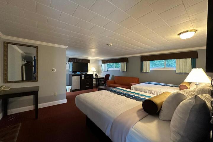 1 Queen Bed (2 of 41)
