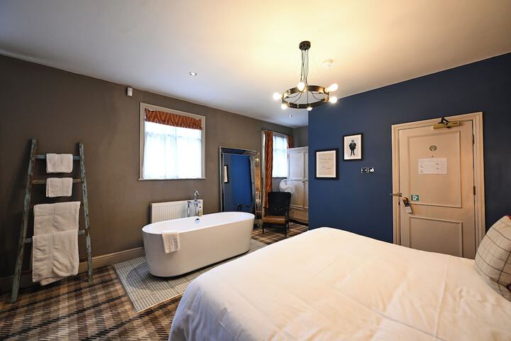 Room 9 of 25