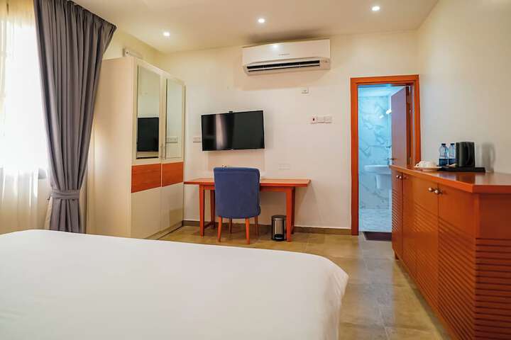 Room 2 of 47