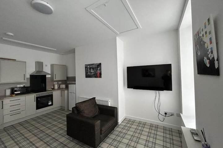 Room 4 of 9