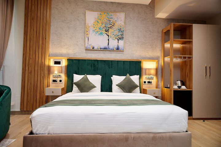 Room 3 of 12