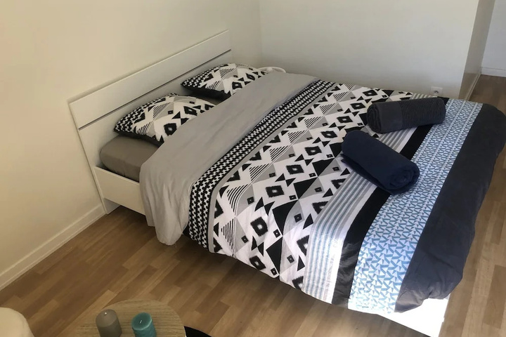 Room 2 of 11