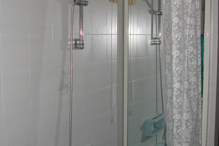 Room 6 of 14