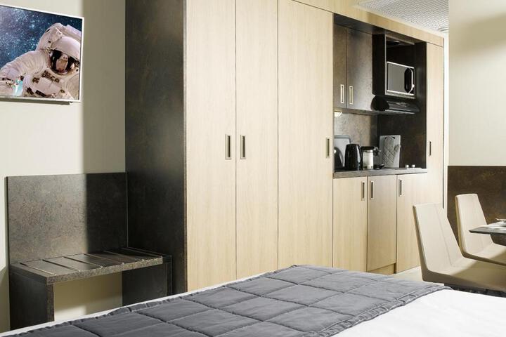 Room 10 of 43