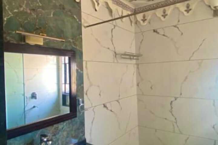 Room 7 of 20