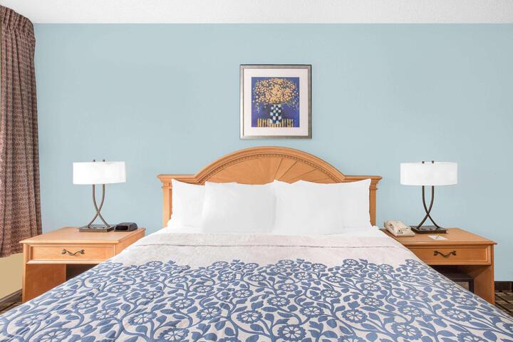 1 King Bed (9 of 11)