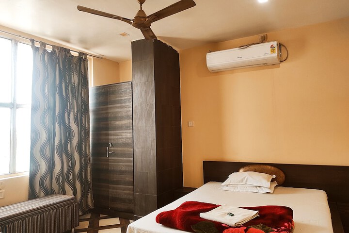 Room 9 of 32