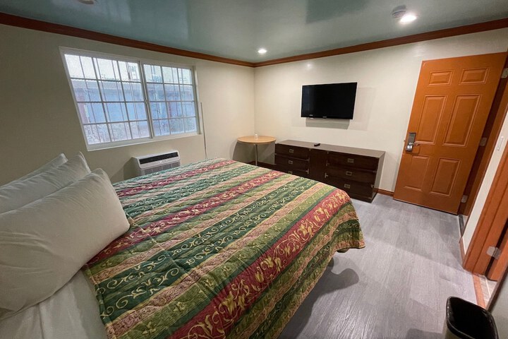 Room 7 of 10