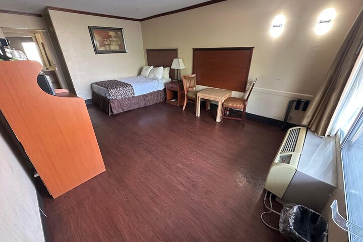 Room 17 of 86