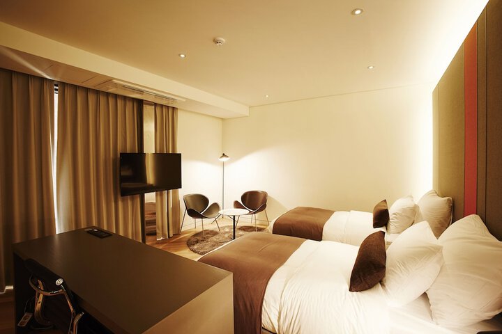 Room 4 of 64