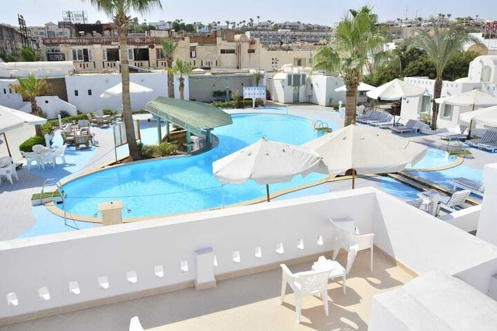 Pool 6 of 15