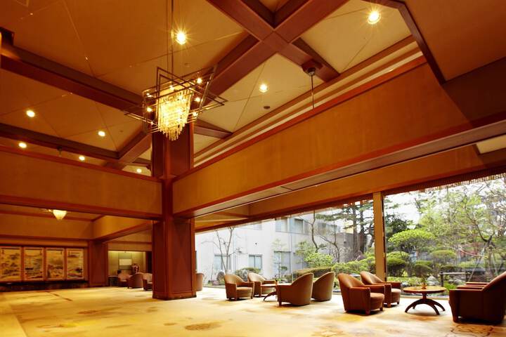 Entrance & Lobby