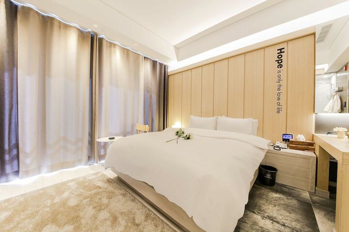 Room 8 of 74