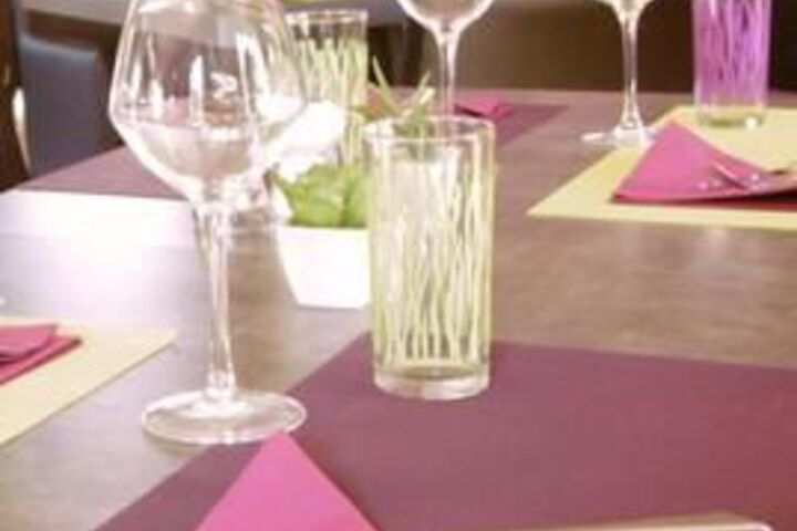 Dining 7 of 45