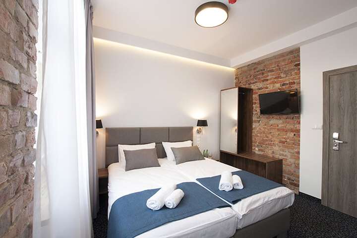Room 16 of 49
