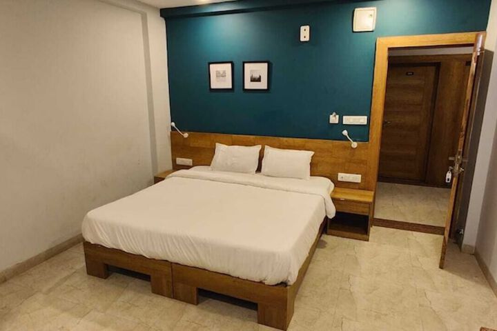 Room 6 of 17
