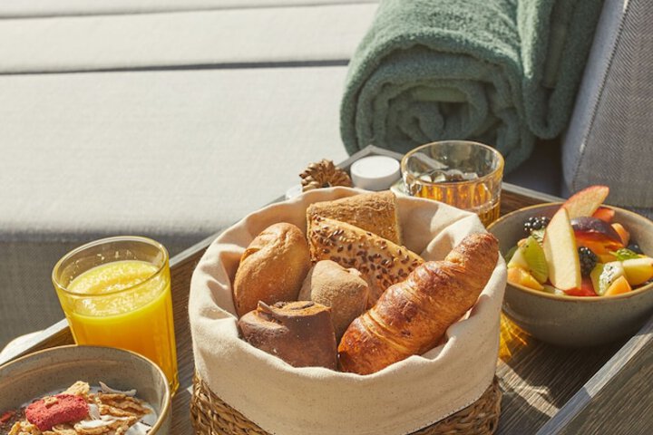Breakfast/Coffee Service 301 of 397