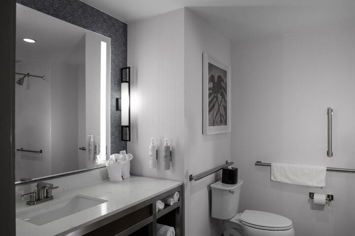 Room 25 of 44