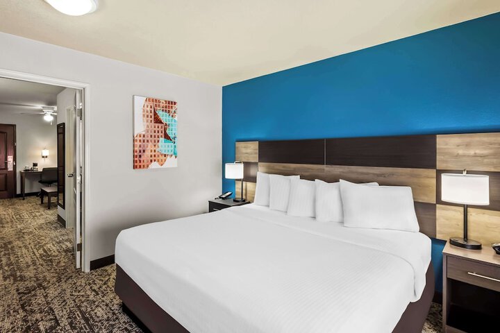 Suite 1 King Bed Sofa Bed Living Area Work Desk Microwave and Refrigerator WiFi Full Bre (29 of 31)