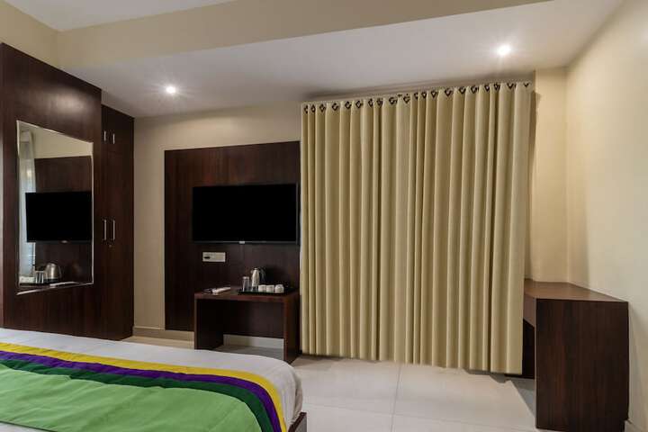 Room 12 of 36