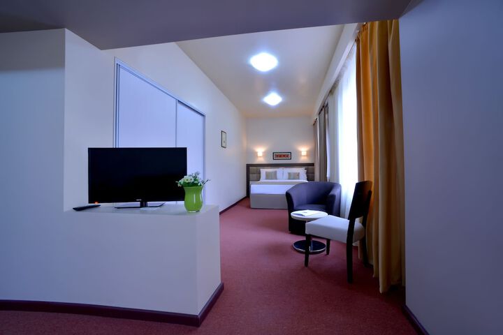 Room 36 of 60