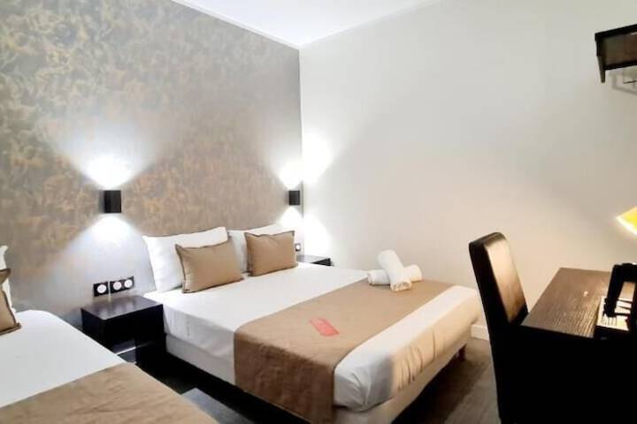 Room 4 of 28