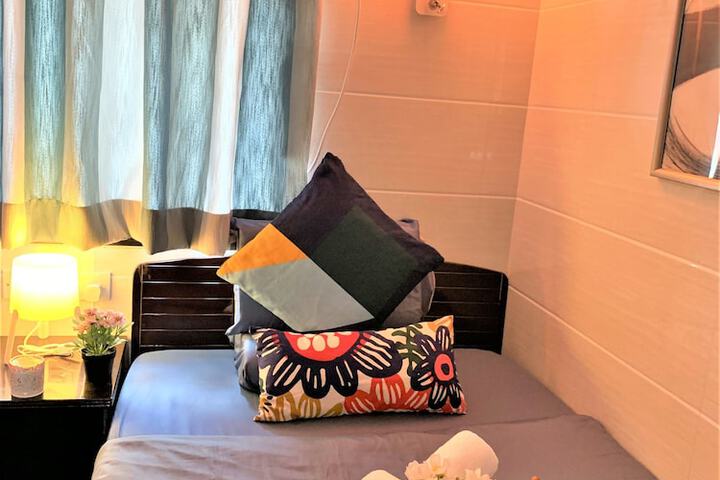 Room 4 of 37