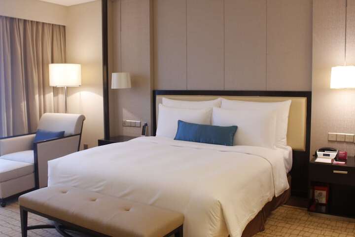 Room 5 of 70
