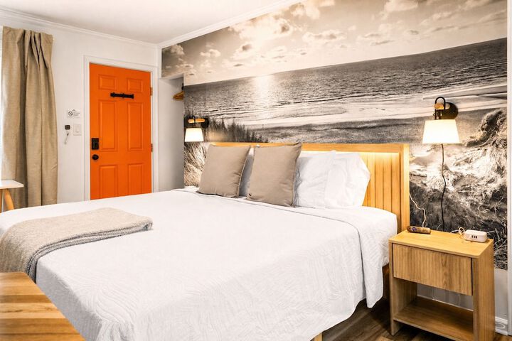 Room 52 of 144