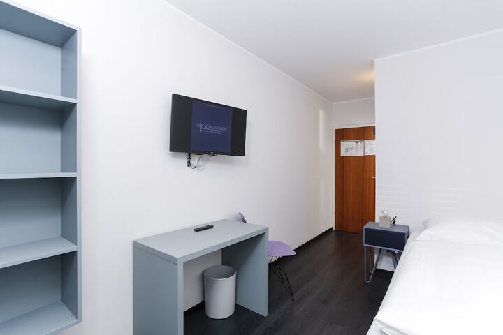 Room 7 of 16