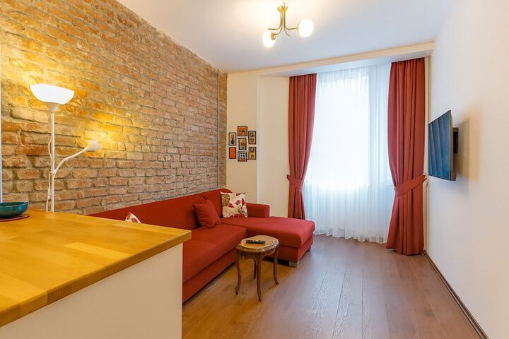 Room 4 of 42