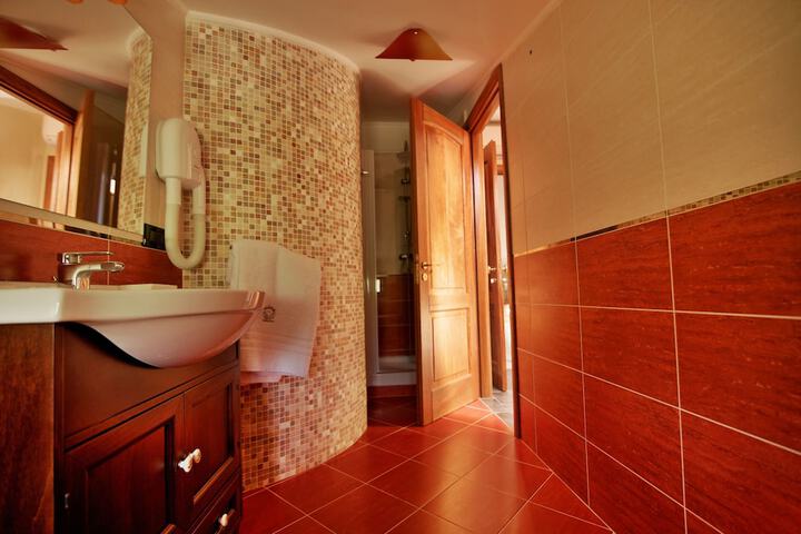 Room 14 of 18