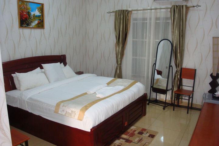 Room 5 of 38