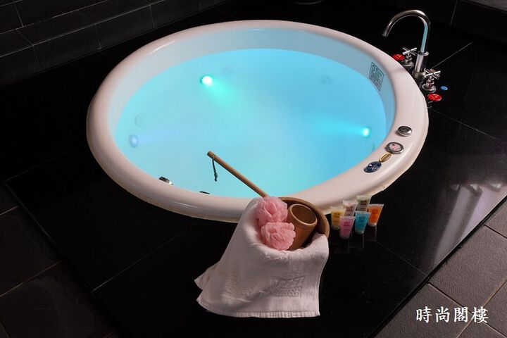 Hot Tub 168 of 263