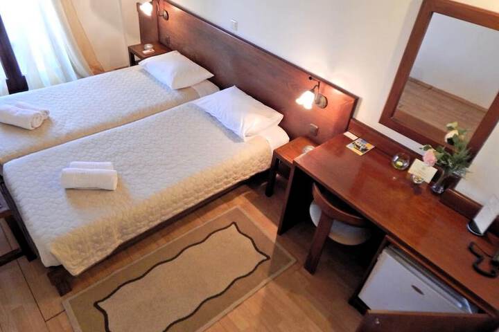 Room 5 of 31