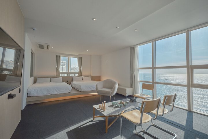 Room 42 of 224