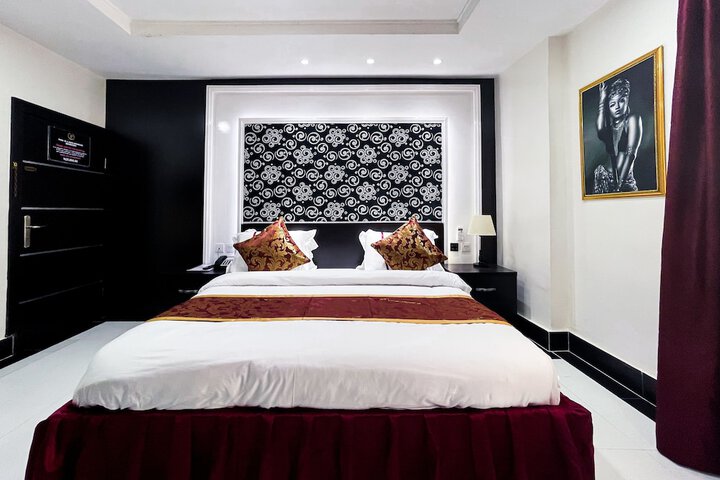 Room 8 of 25