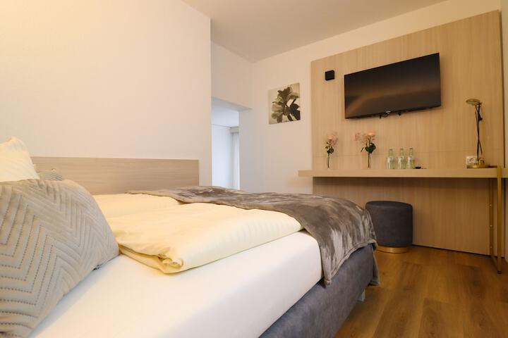 Room 5 of 65