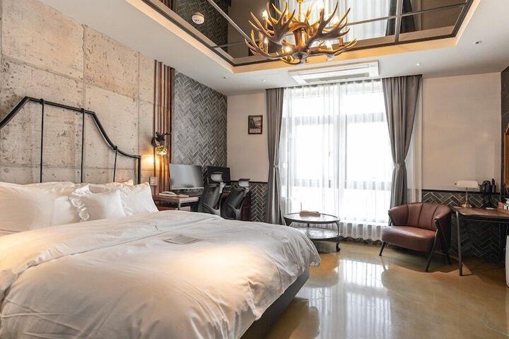 Room 7 of 61